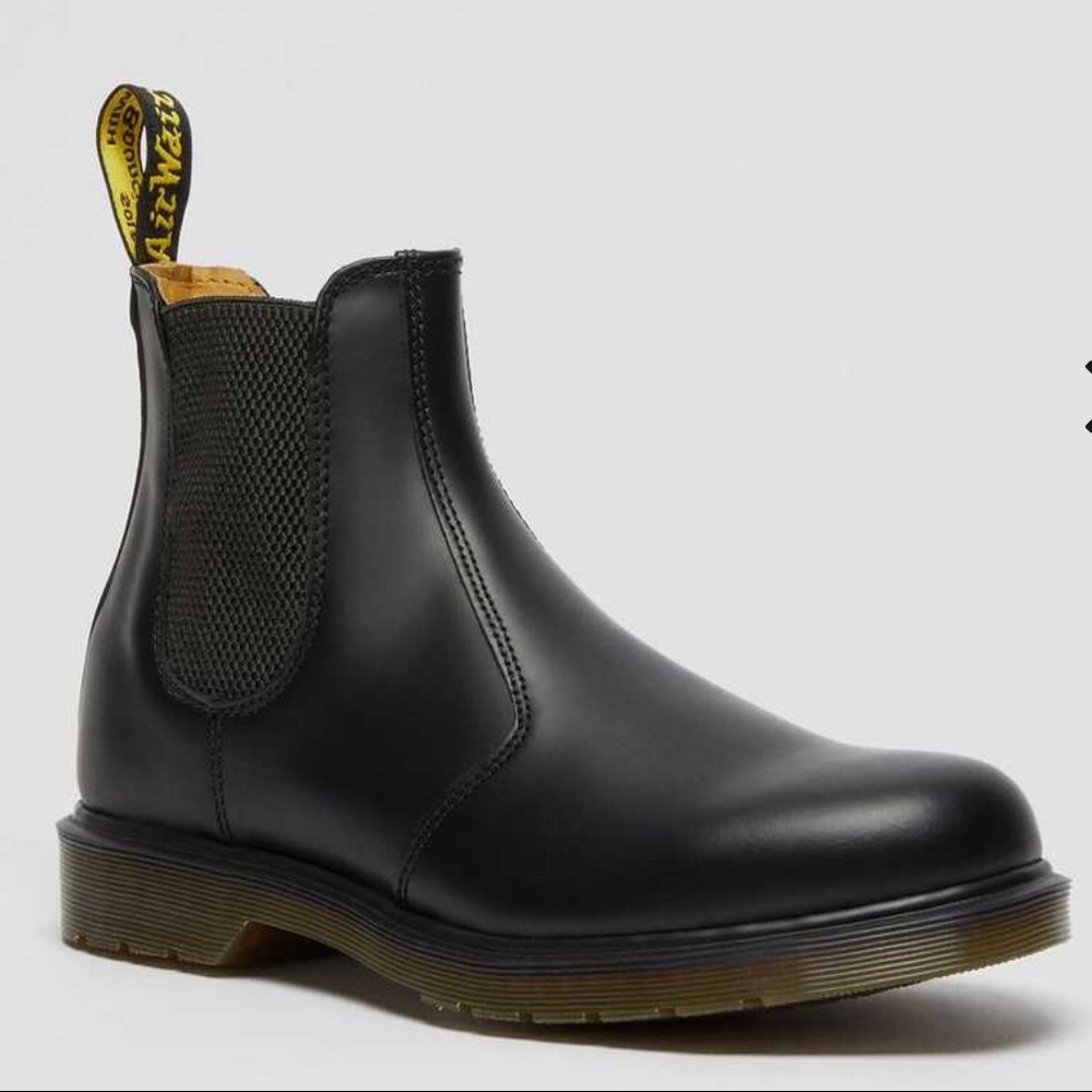 Selling never before worn 2976 SMOOTH LEATHER CHELSEA BOOTS